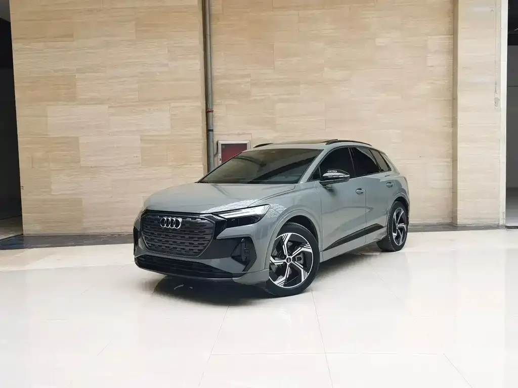 Audi Q4 e-tron — фото 1