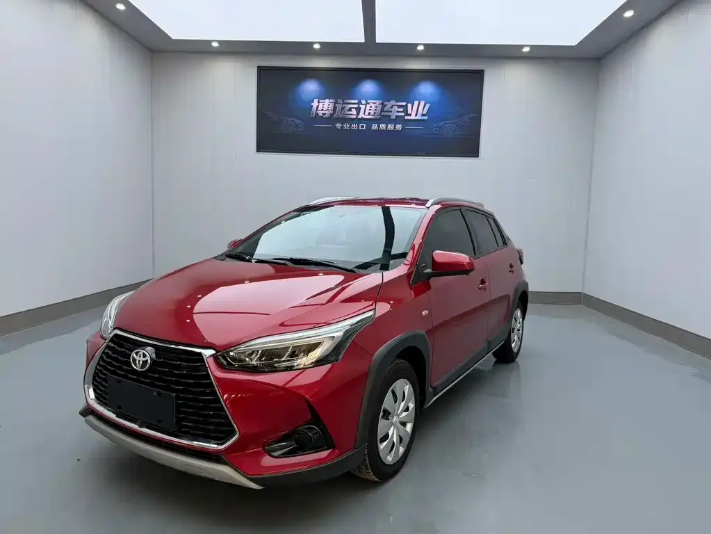 Toyota Yaris L — фото 1