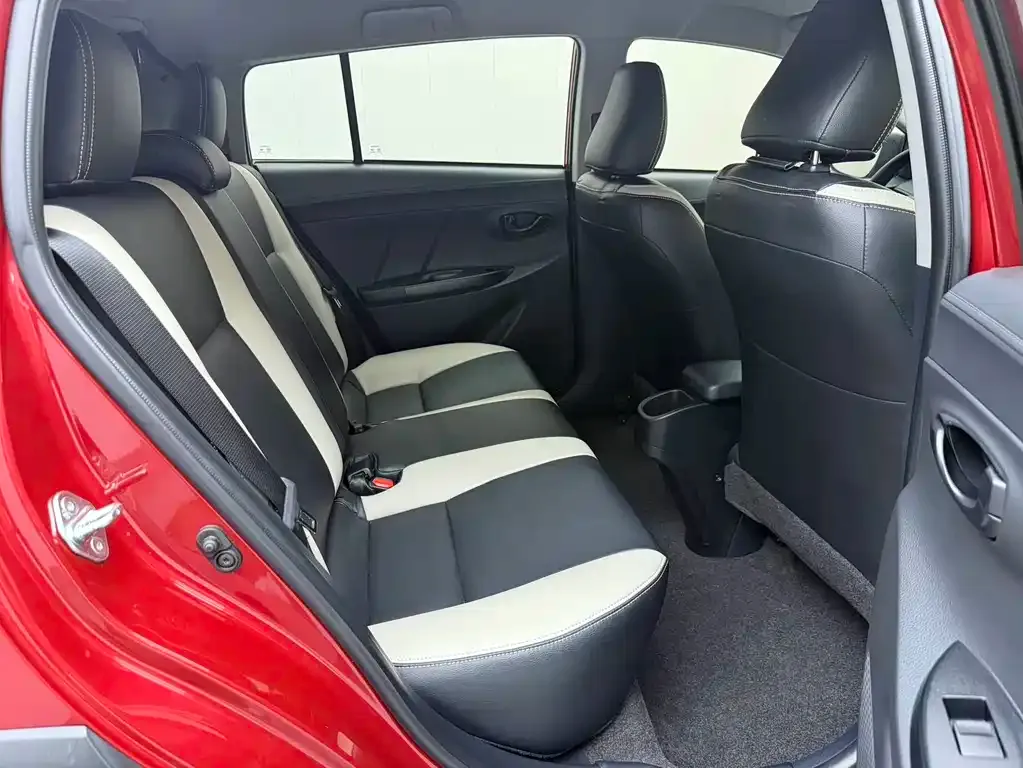 Toyota Yaris L — фото 3