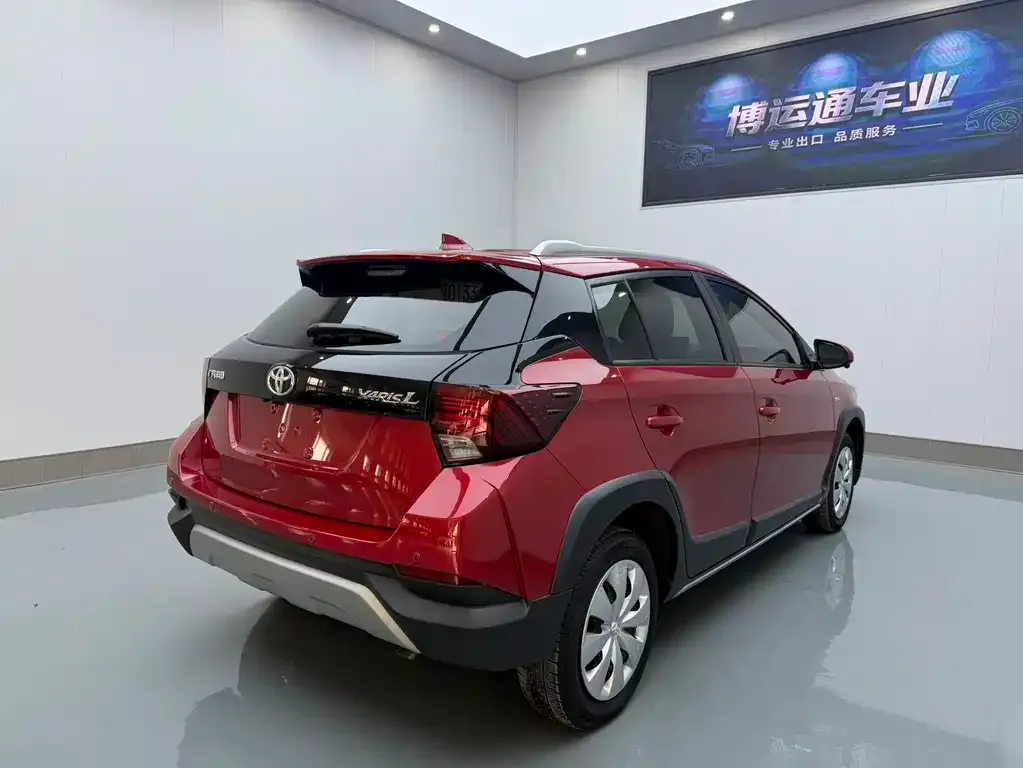 Toyota Yaris L — фото 7