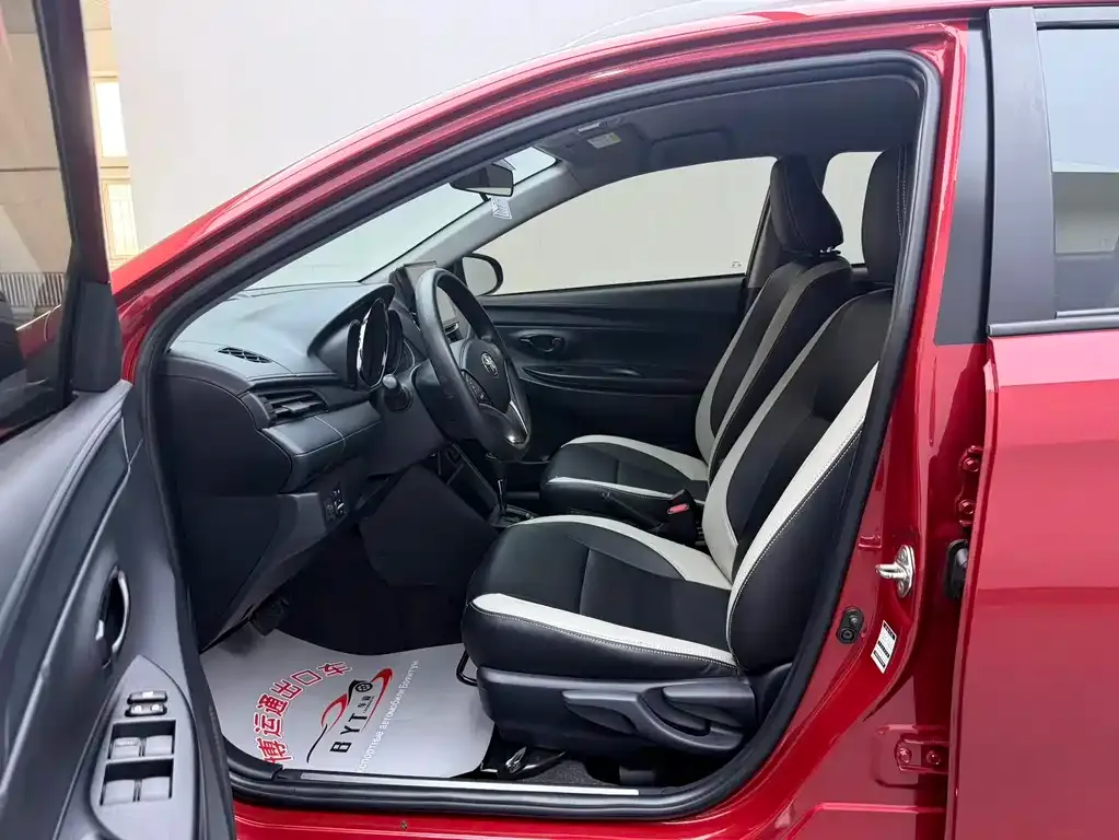 Toyota Yaris L — фото 8