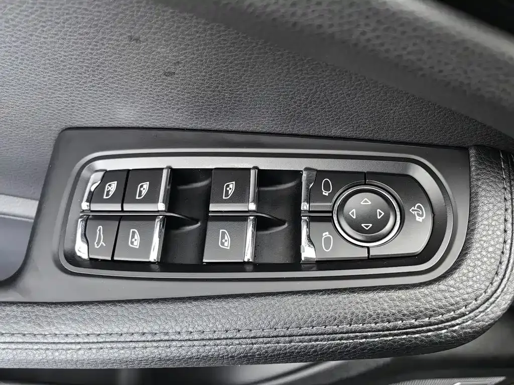 Porsche Macan — фото 10