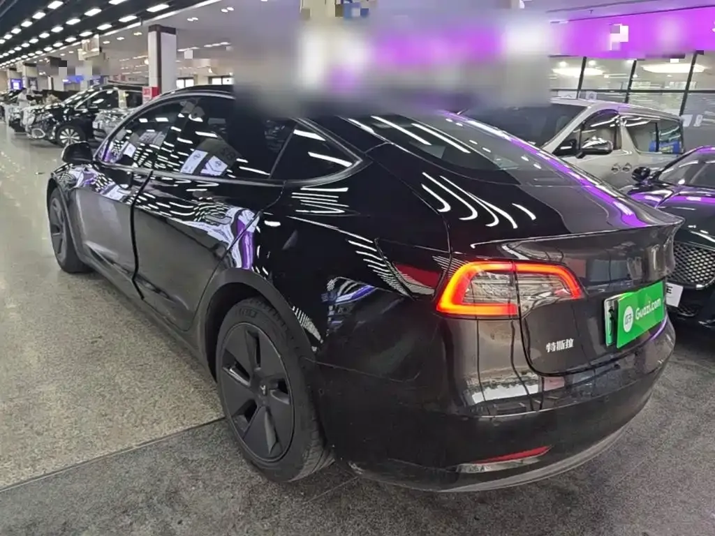 Tesla Model 3 — фото 5