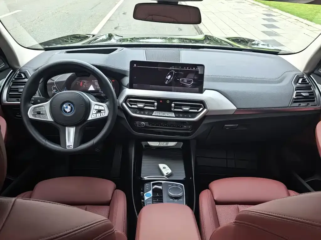 BMW iX3 — фото 2
