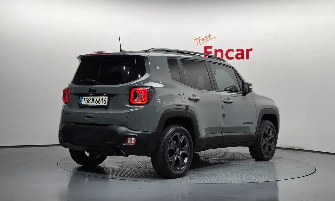 Jeep Renegade — фото 4