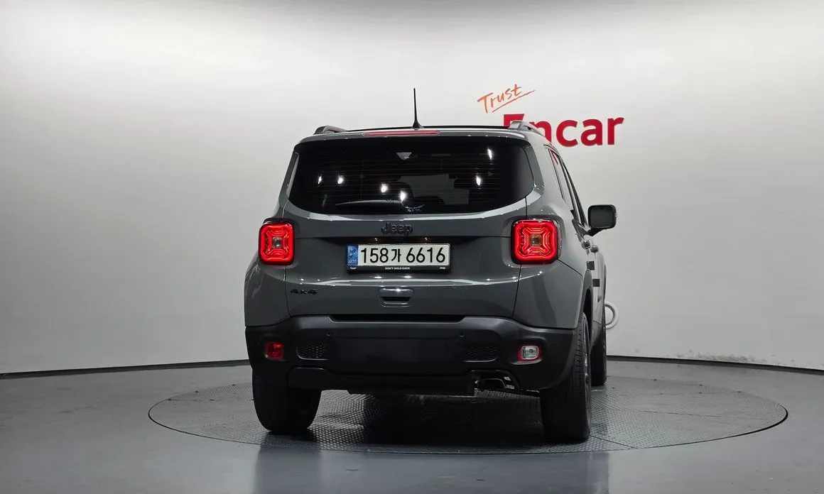 Jeep Renegade — фото 3