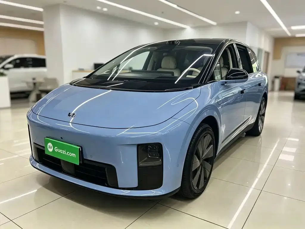 Li Auto i8 — фото 1