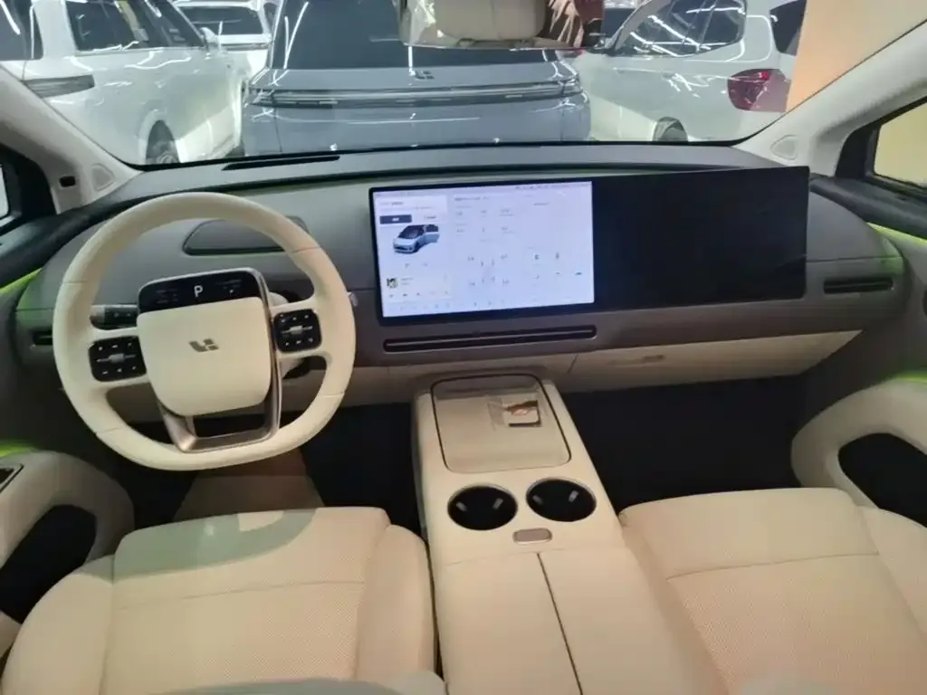 Li Auto i8 — фото 8