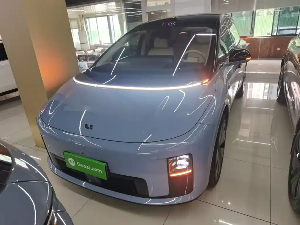 Li Auto i8 — фото 2