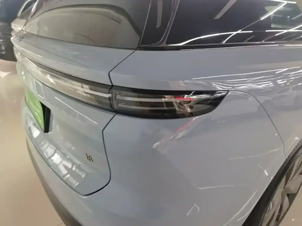 Li Auto i8 — фото 9