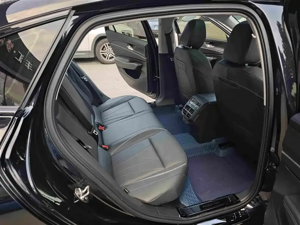 Volkswagen Passat — фото 8