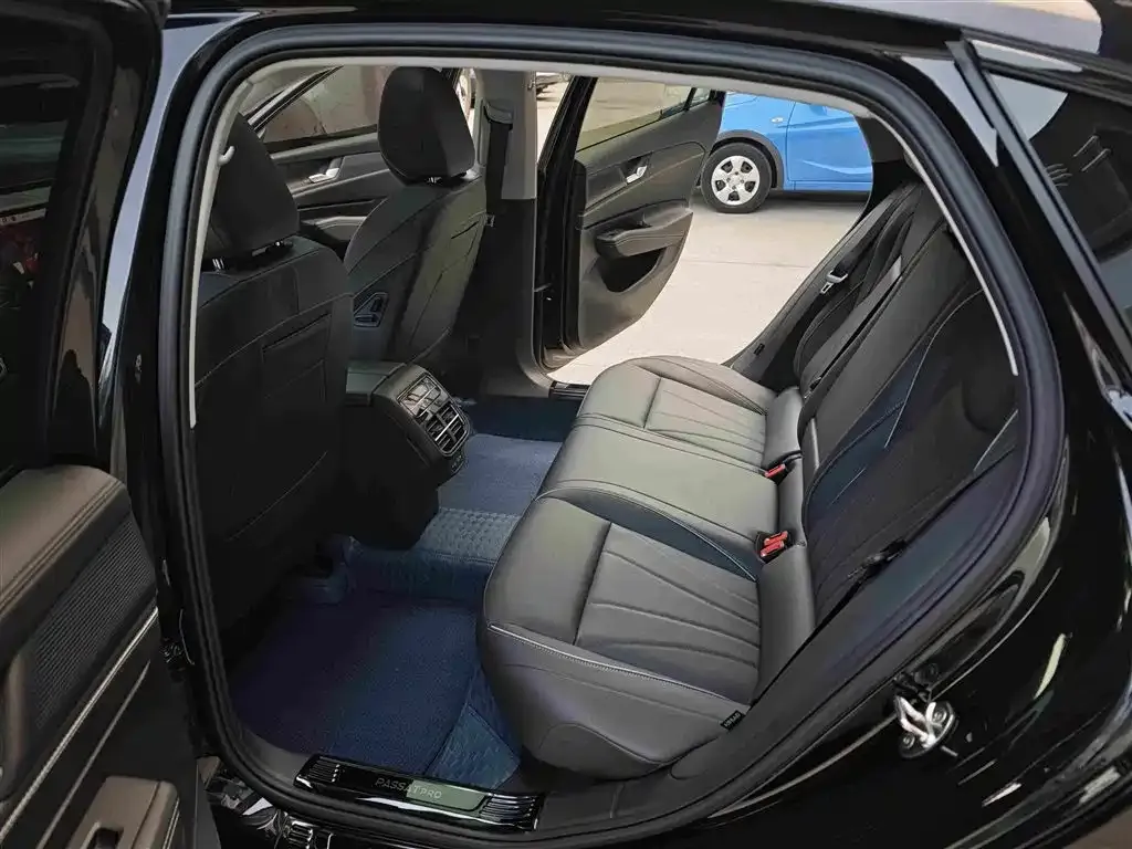 Volkswagen Passat — фото 7