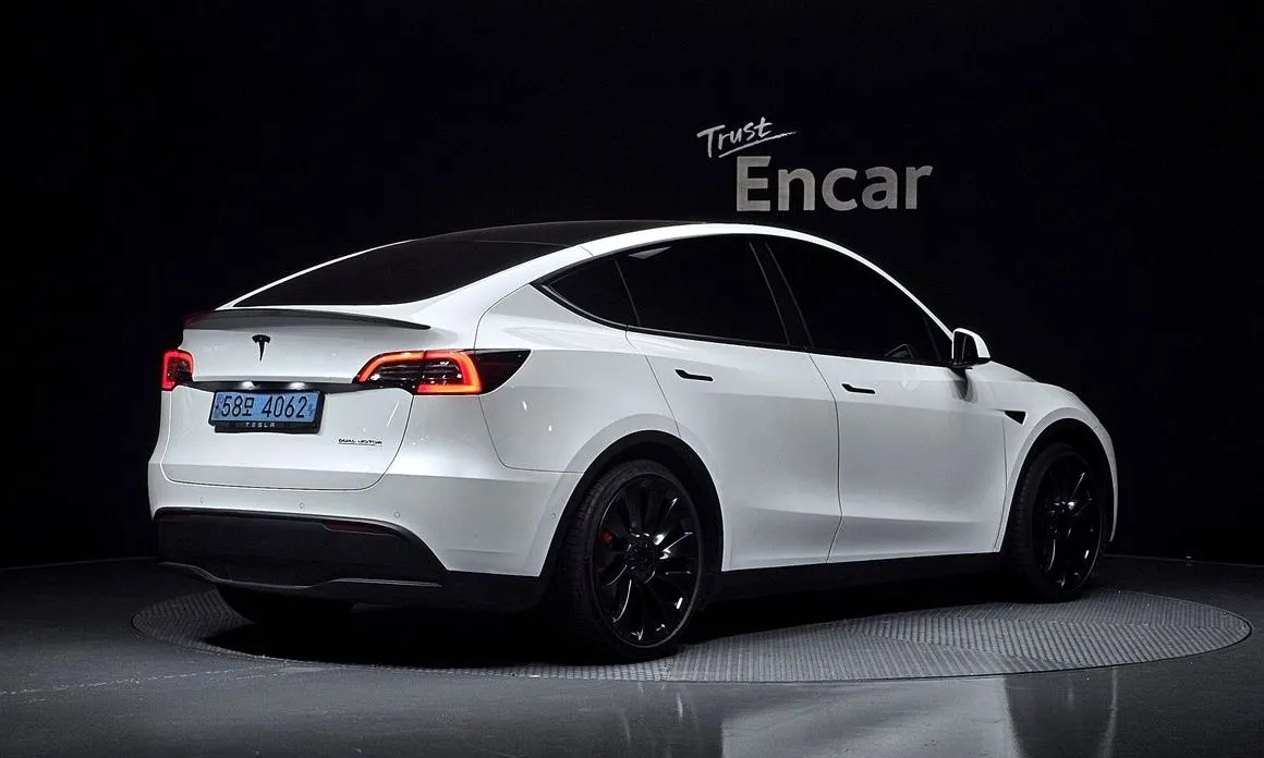 Tesla Model Y — фото 4