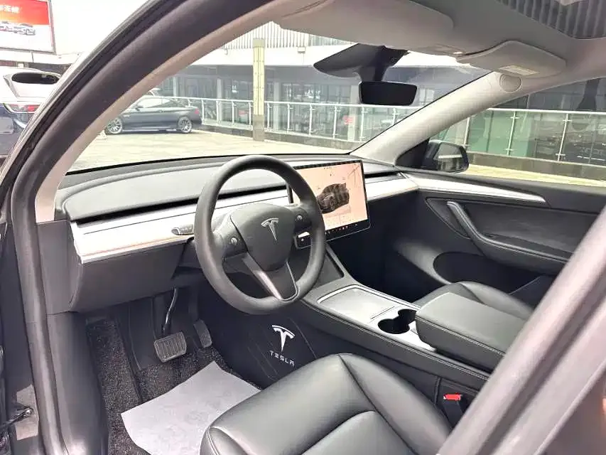 Tesla Model Y — фото 6