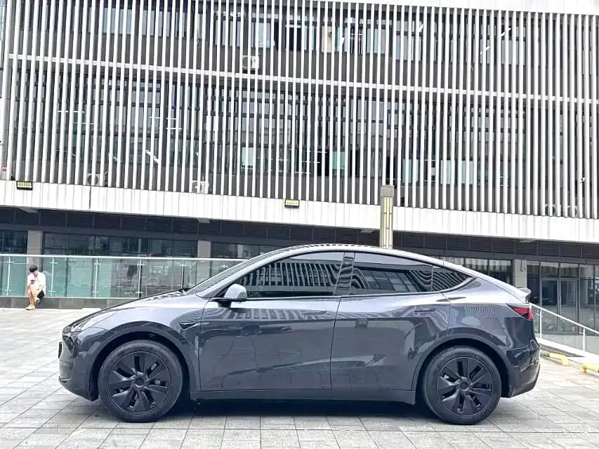 Tesla Model Y — фото 5