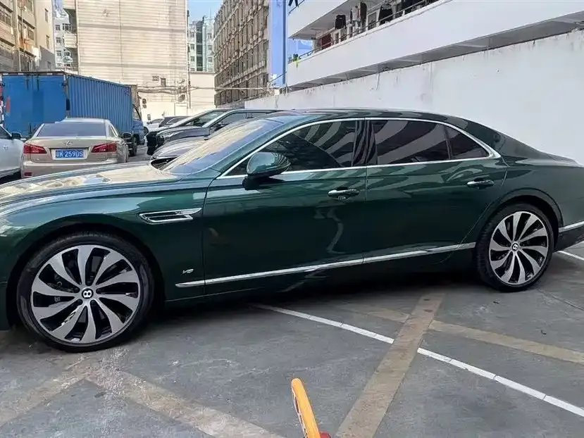 Bentley Flying Spur — фото 2
