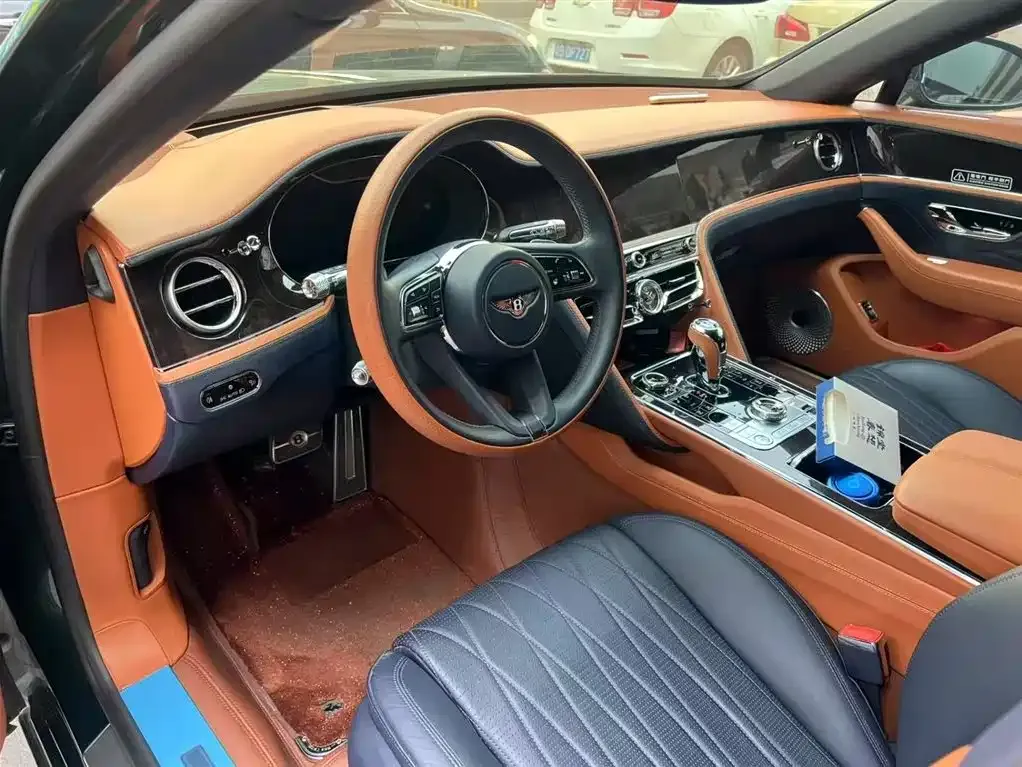 Bentley Flying Spur — фото 6