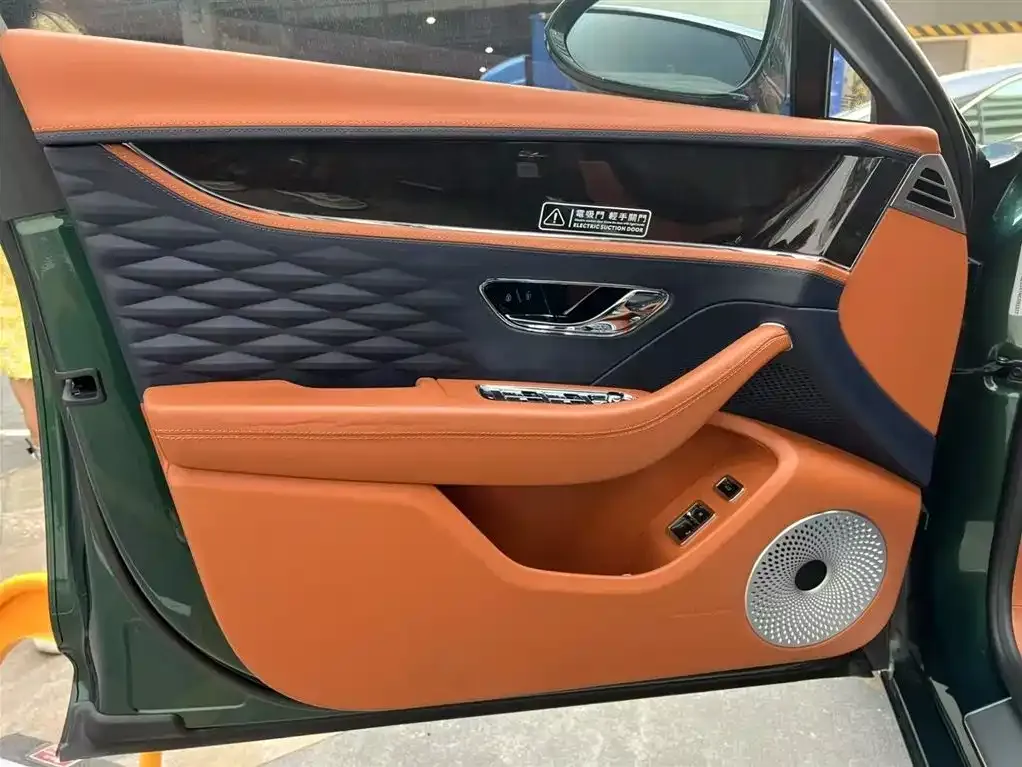 Bentley Flying Spur — фото 5