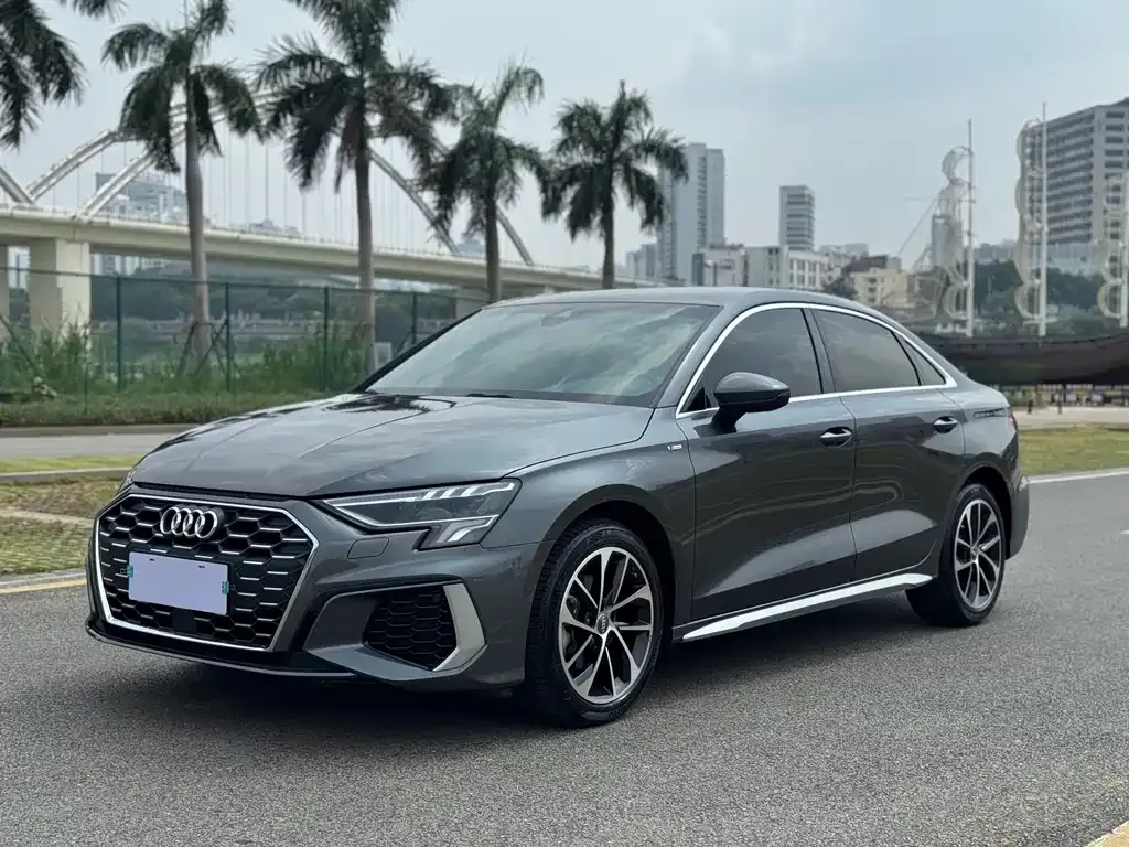 Audi A3 — фото 1