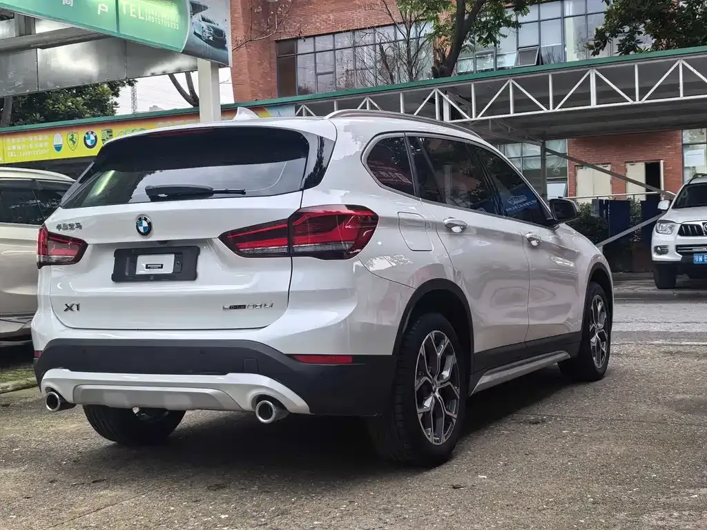 BMW X1 — фото 8