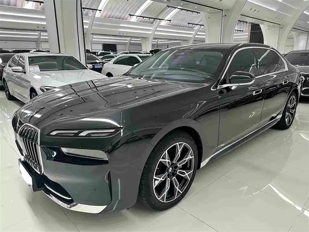 BMW 7 Series — фото 1