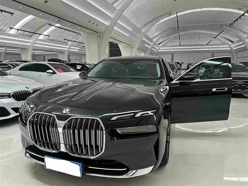BMW 7 Series — фото 6