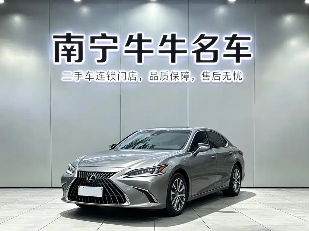Lexus ES — фото 1