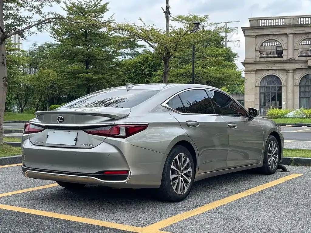 Lexus ES — фото 8