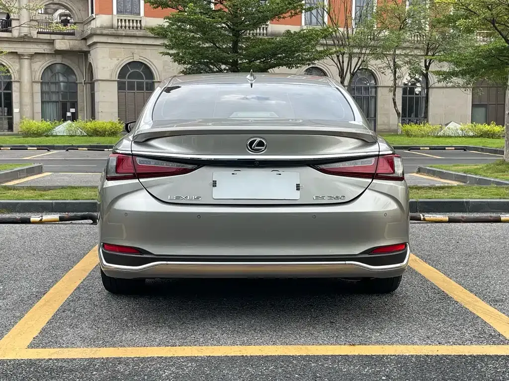 Lexus ES — фото 3