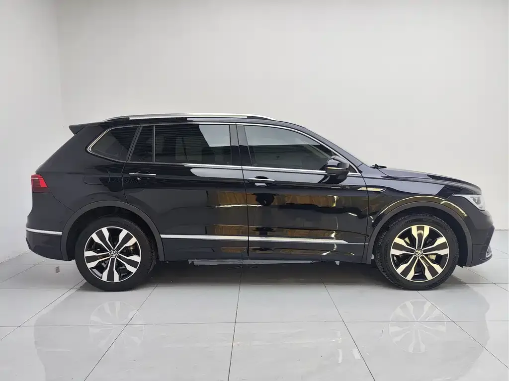 Volkswagen Tiguan L — фото 8