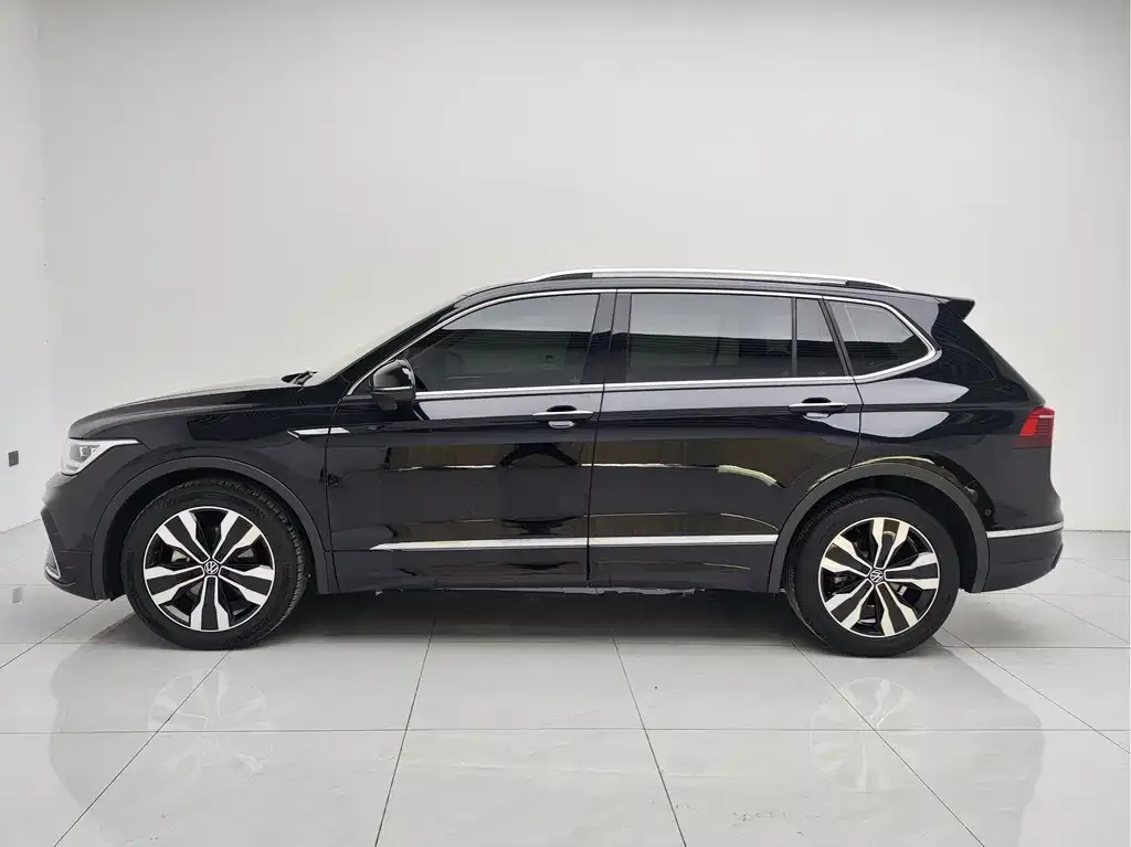 Volkswagen Tiguan L — фото 10