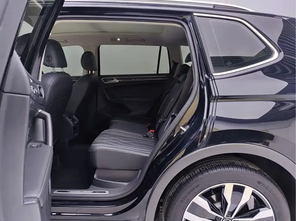 Volkswagen Tiguan L — фото 6