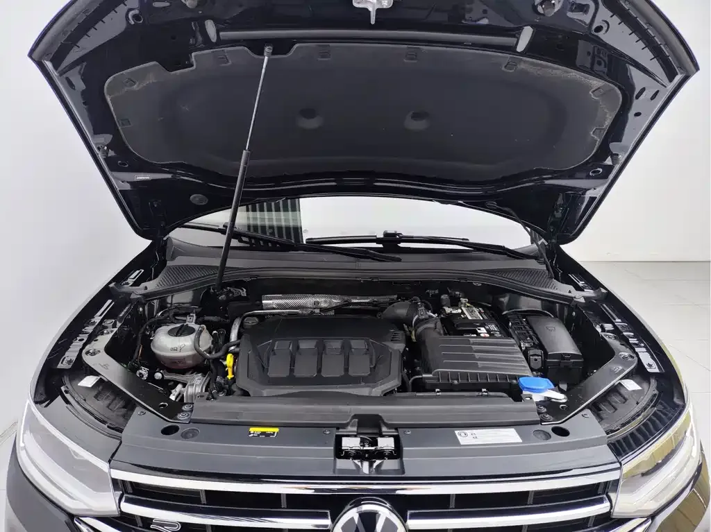 Volkswagen Tiguan L — фото 9