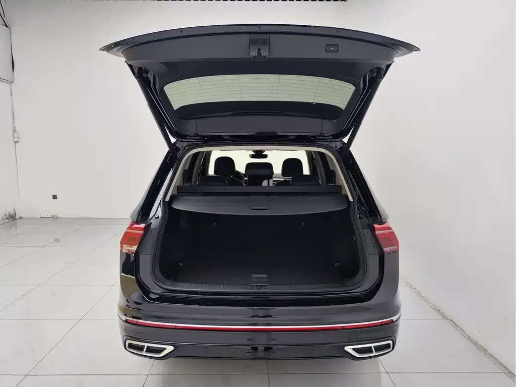 Volkswagen Tiguan L — фото 7