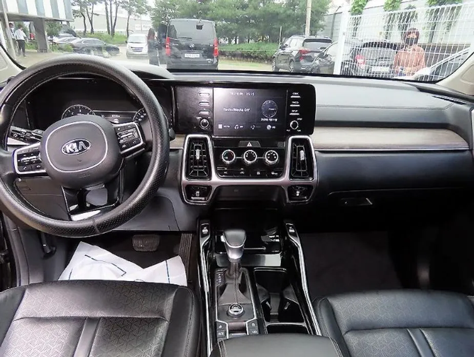 Kia Sorento — фото 10