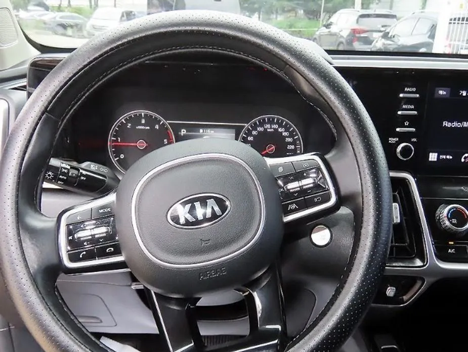 Kia Sorento — фото 6