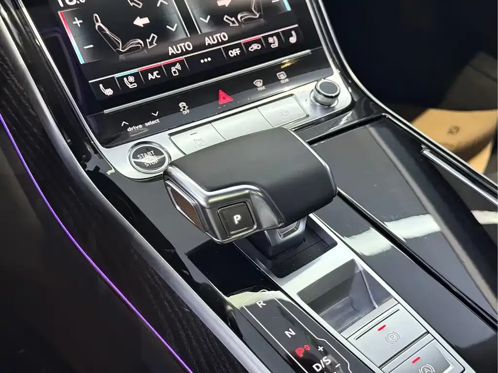 Audi A8 — фото 2