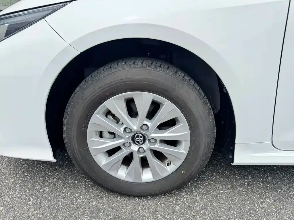 Toyota Corolla — фото 2