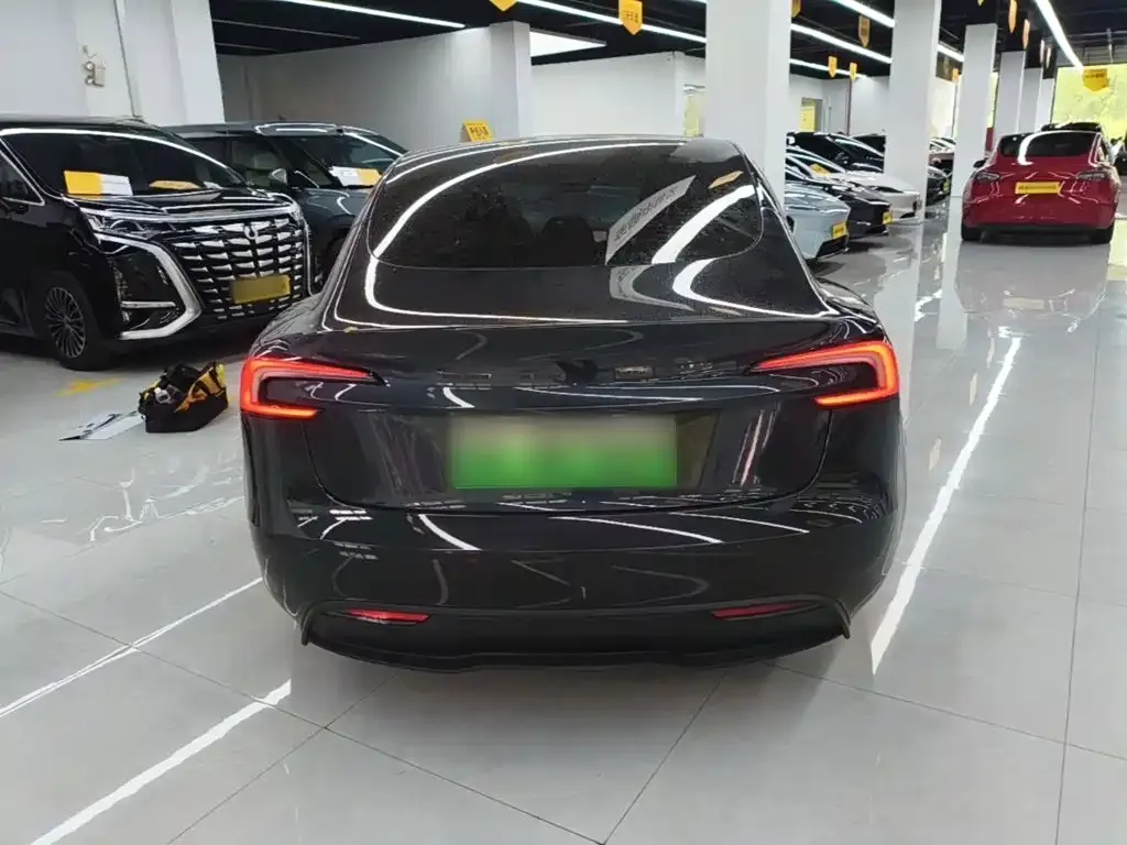 Tesla Model 3 — фото 10