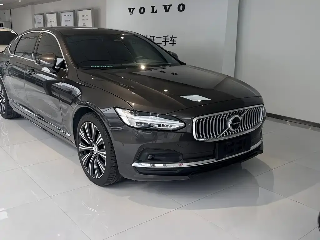Volvo S90 — фото 1