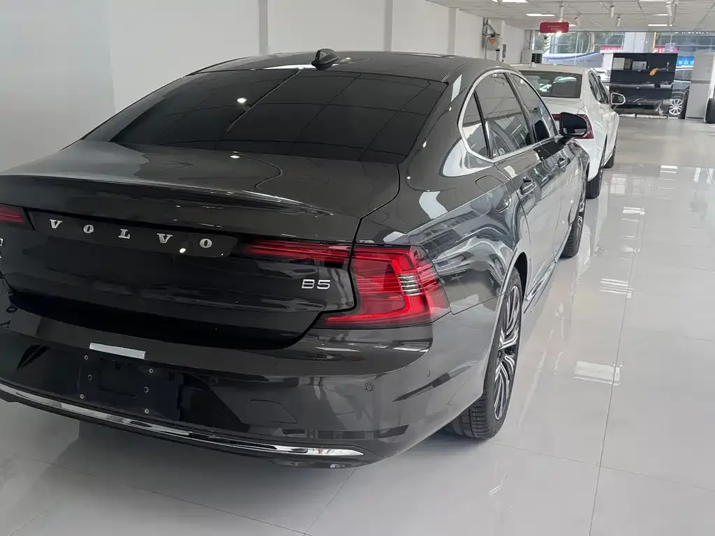 Volvo S90 — фото 10