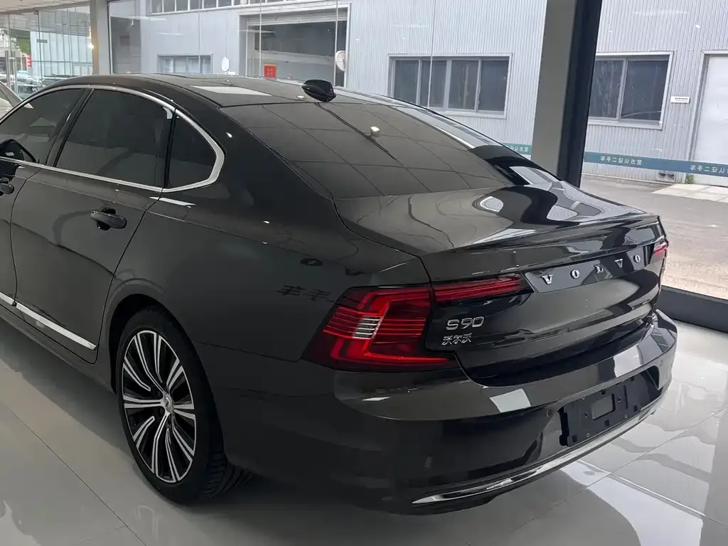 Volvo S90 — фото 5