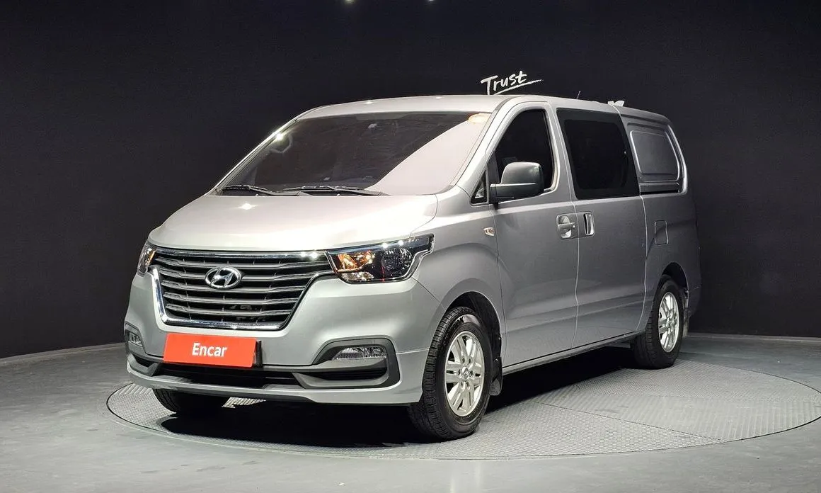 Hyundai Starex — фото 1