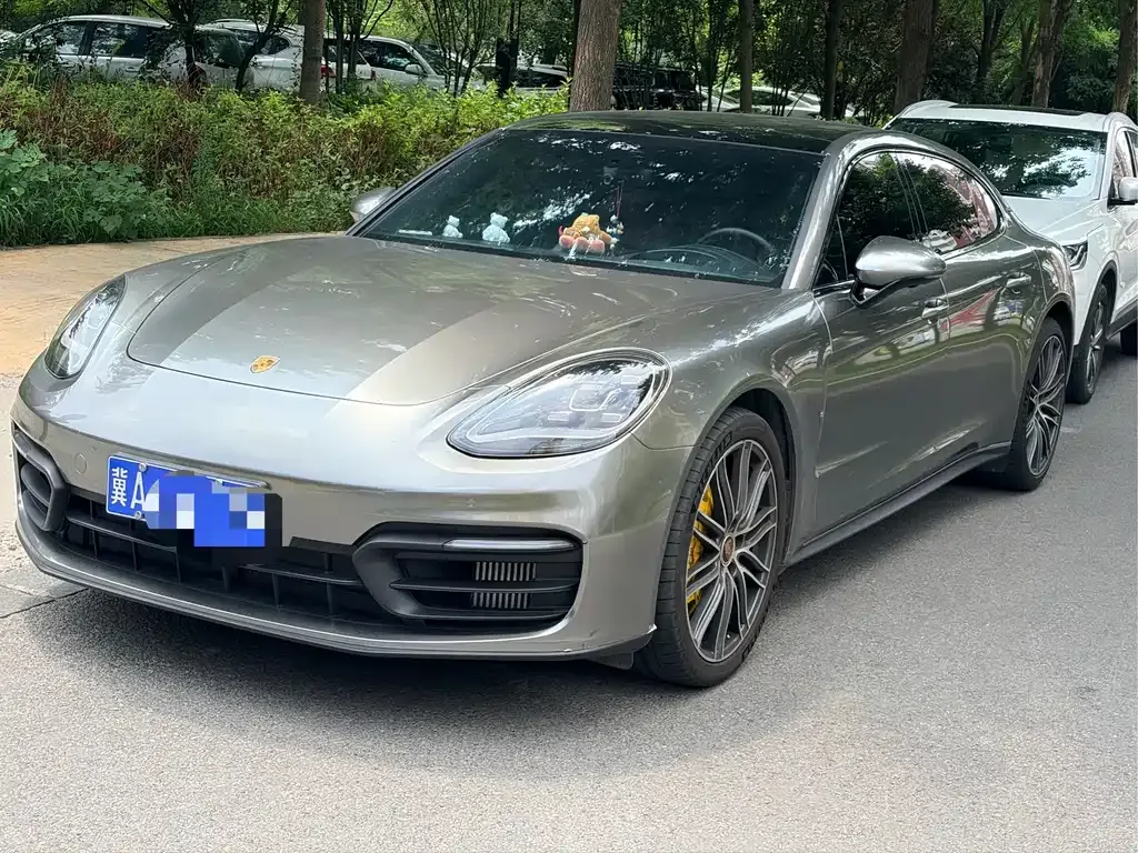 Porsche Panamera — фото 1