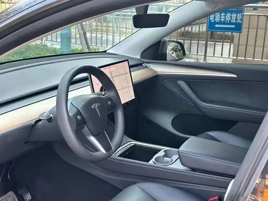 Tesla Model Y — фото 3