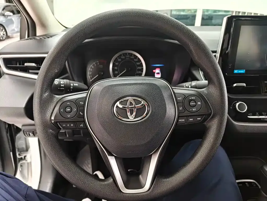 Toyota Corolla — фото 10