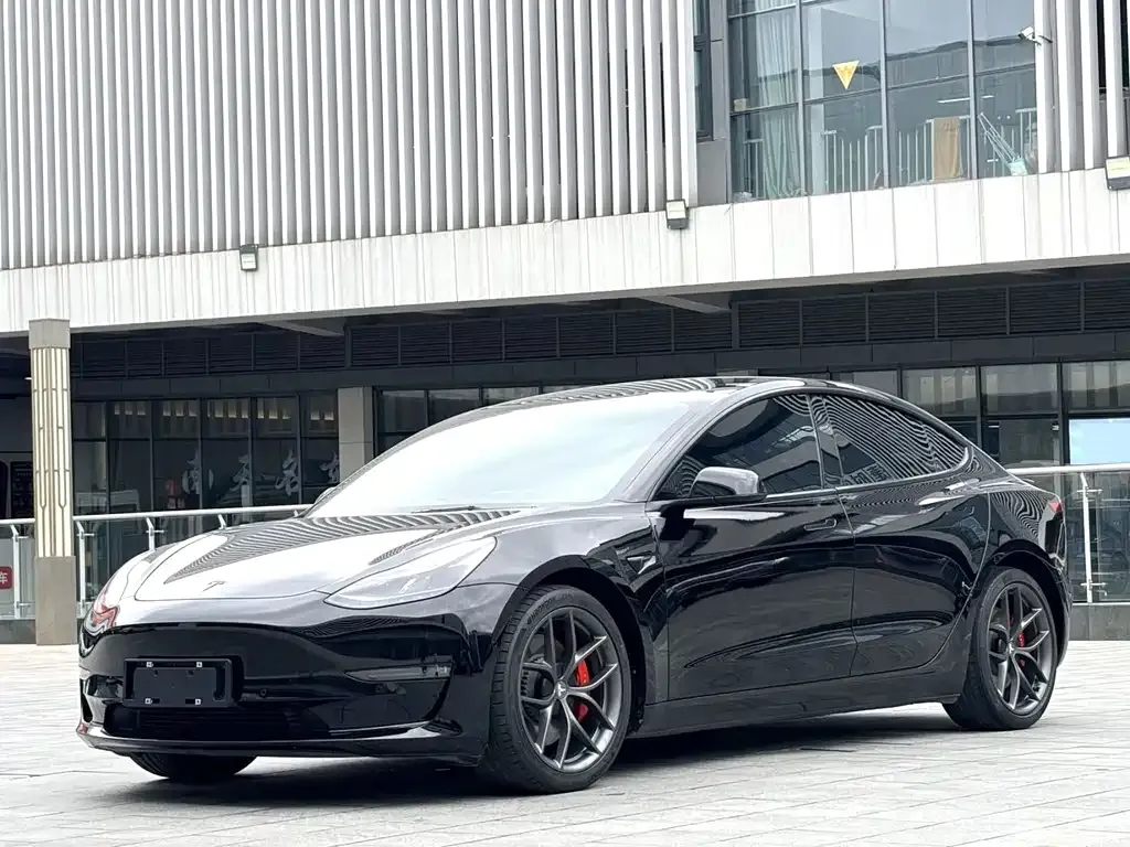 Tesla Model 3 — фото 1