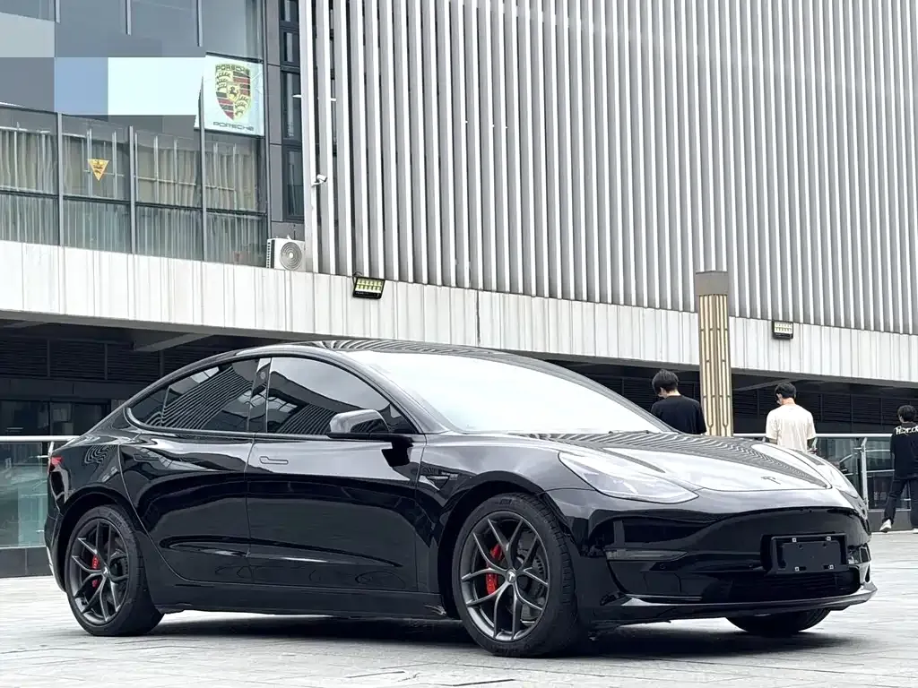 Tesla Model 3 — фото 8