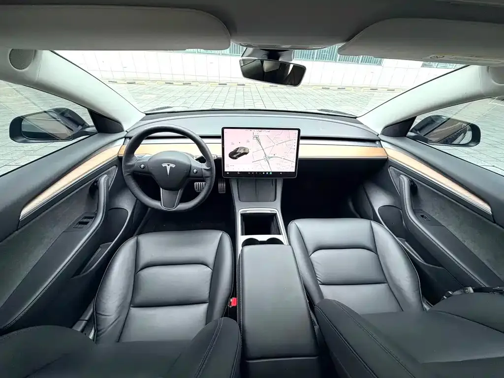 Tesla Model 3 — фото 2