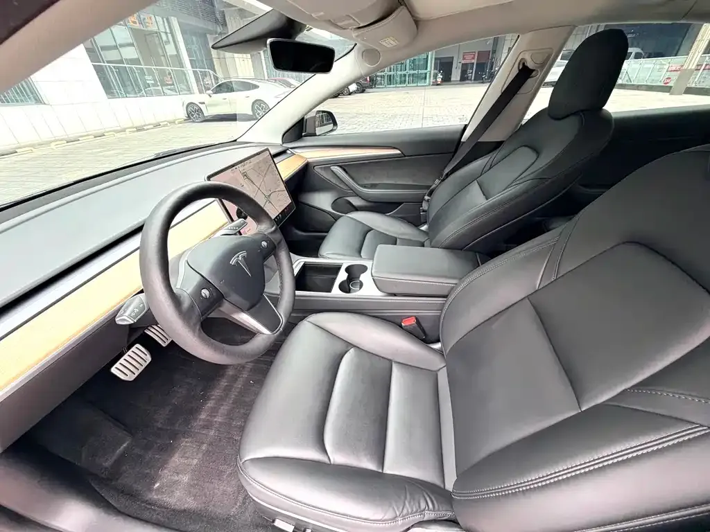 Tesla Model 3 — фото 6